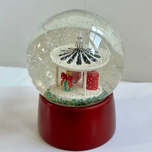 NORDSTROM HOLIDAY SNOWGLOBE Carousel With Gifts